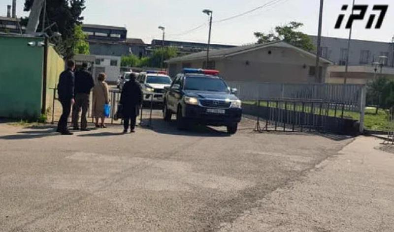 არსებული ინფორმაციით, მიხეილ სააკაშვილი რუსთავიდან თბილისში ამ წუთებში გადმოჰყავთ