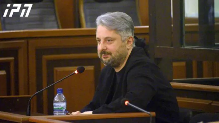 "არსად შევარდნას არ ვცდილობდი და არავის ვაწუხებდი - თავს დავესხი პოლიციელებს გინებით თუ რა მოხდა?!" - რა თქვა ნიკა გვარამიამ სასამართლოზე