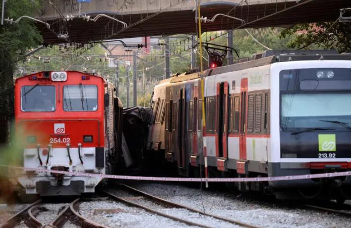 ესპანეთში, ბარსელონასთან ახლოს, სამგზავრო და სატვირთო მატარებლები ერთმანეთს შეეჯახა - არის მსხვერპლი