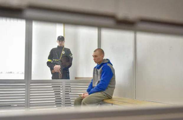 უიარაღო უკრაინელის მკვლელობაში ბრალდებულმა რუსმა ჯარისკაცმა პროცესზე პატიება ითხოვა - რა რეაქცია ჰქონდა მოკლულის მეუღლეს: პროცესის დეტალები