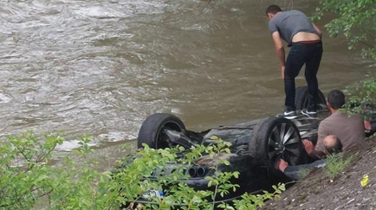 ტრაგიკული ბოლო ზარი ბორჯომში: ავტომობილი, რომელშიც მოსწავლეები ისხდნენ, მდინარეში გადავარდა, არის მხვერპლი - რა ინფორმაციას ავრცელებს რეგიონული მედია