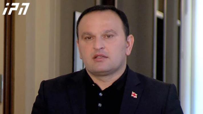 "ადამიანები, რომლებიც ლისზე მოპარული კოკა-კოლებითა და ვარდისფერი პარალონებით დარბოდნენ, კოლექტიური ღარიბაშვილი და კობახიძე იყვნენ" - პაატა მანჯგალაძე