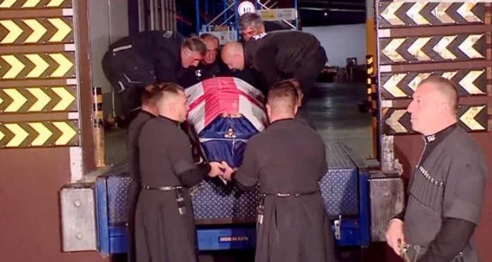 უკრაინაში დაღუპული ქართველი მებრძოლი რატი შურღაია საქართველოში ჩამოასვენეს