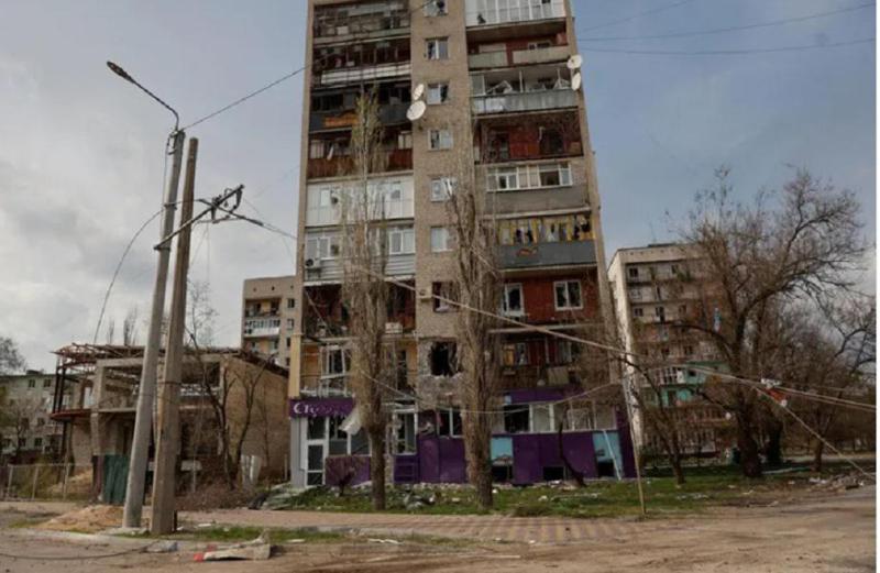 გუბერნატორის ინფორმაციით, რუსული ძალები სევეროდონეცკს 4 მიმართულებიდან დაესხნენ თავს, თუმცა ქალაქში შეჭრა ვერ მოახერხეს