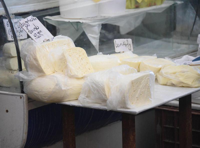 რატომ უნდა ვერიდოთ ღია დახლებზე ყველის შეძენას