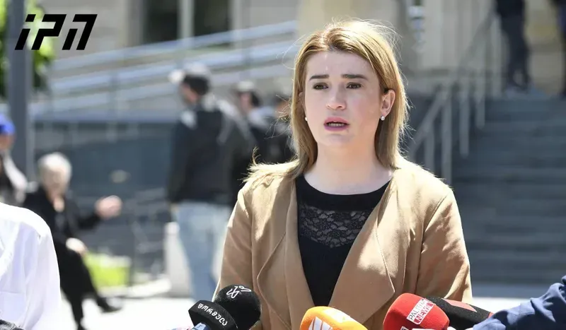 "შვილმა თავიდან ბოლომდე უყურა ფაქტს... გადაეფარა დედას, რა დროსაც შოკი დაემართა და გული წაუვიდა" - რას ჰყვება ყოფილი ქმრის მიერ დაჭრილი ქალის ადვოკატი