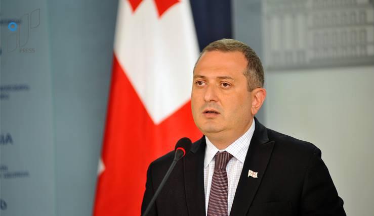 "ქვეყანამ ერეკლეს და ბერძენიშვილის განხილვა ვერ დაამთავრა, ამ დროს: 2 კვირაში აპლიკაციას პასუხი უნდა იყოს, რეგიონში ომია... " - რას წერს თენგიზ ფხალაძე