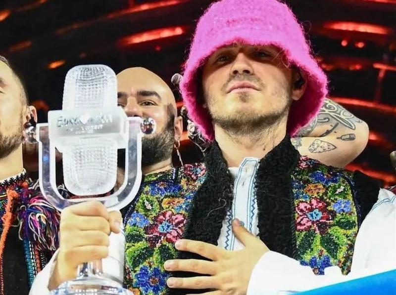 "ევროვიზიის" გამარჯვებულმა უკრაინულმა ჯგუფმა კონკურსში მიღებული ჯილდო აუქციონზე 900 000 დოლარად გაყიდა - თანხა უკრაინის შეიარაღებულ ძალებს მოხმარდება