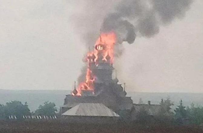 დონეცკში რუსებმა სვიატოჰირსკის ყოვლადწმინდას ლავრა დაბომბეს - ეკლესია ამ წუთებშიც იწვის: კადრები ადგილიდან