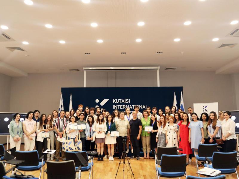 KIU-ს მენეჯმენტის სკოლამ ორდღიან სტუდენტურ კონფერენციას უმასპინძლა