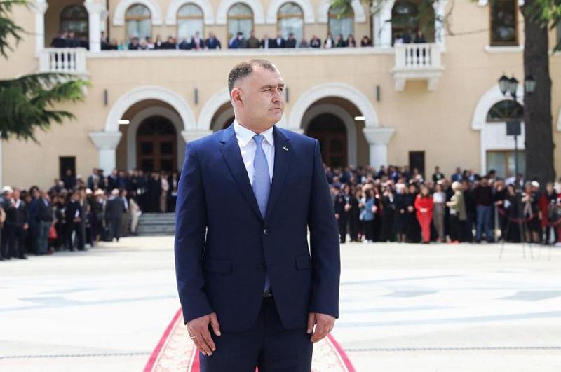 "რევანში პრეზიდენტზე..." - ალან გაგლოევი სკანდალში ეხვევა: როგორ ეხმაურებიან სამხრეთ ოსეთში ინფორმაციას, რომ "პრეზიდენტი" აშშ-სა და საქართველოს ინტერესებს ლობირებს