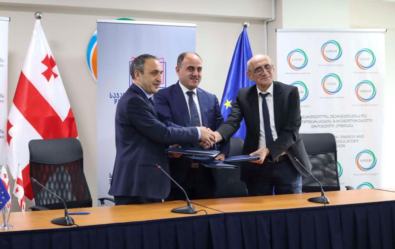 სემეკს, საჯარო აუდიტის ინსტიტუტსა და ენერგეტიკის სასწავლო ცენტრს შორის მემორანდუმი გაფორმდა