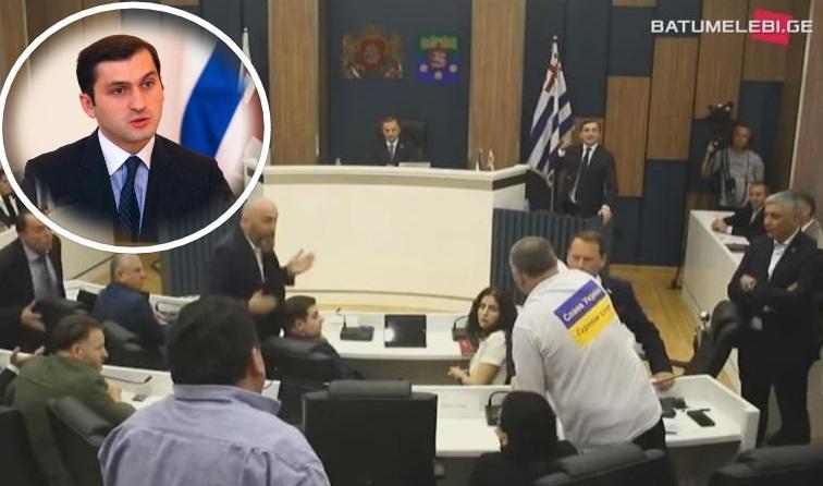 "ვერავის გადაუღუნავთ, დავაი, დაახვიეთ“ - თორნიკე რიჟვაძის მიმართვა ოპოზიციონერ დეპუტატებს და დაპირისპირება აჭარის უმაღლესი საბჭოს სხდომაზე