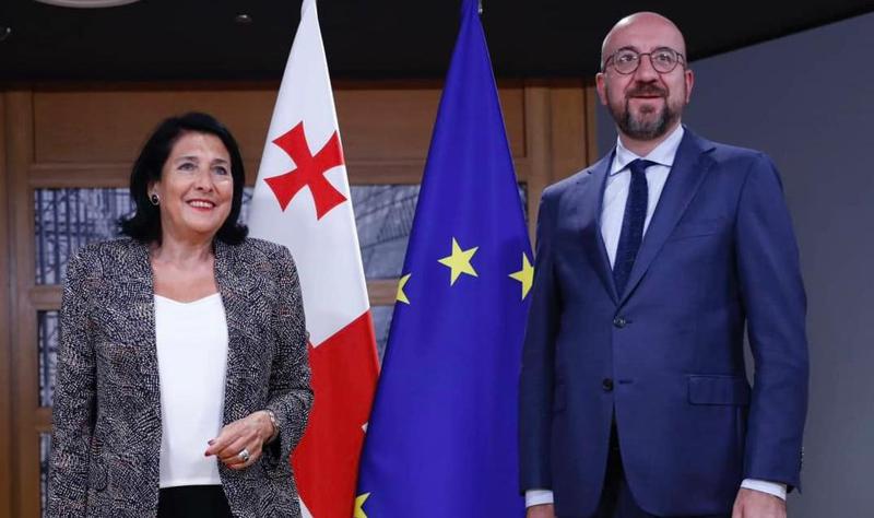 სალომე ზურაბიშვილი შარლ მიშელთან ერთად - რა ფოტოს აქვეყნებს პრეზიდენტი ბრიუსელიდან?