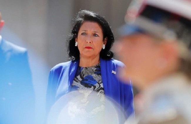 "არავის არ ვიწყალებ! მორჩით სპეკულაციებს!" - რას წერს სალომე ზურაბიშვილი "ფეისბუქის" ოფიციალურ გვერდზე?