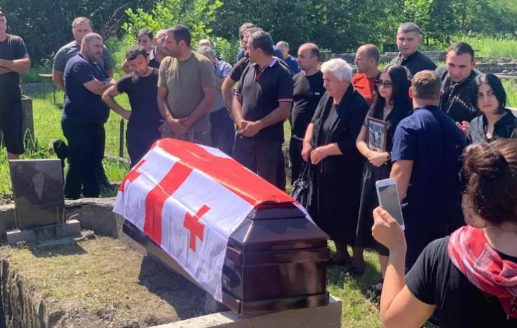 უკრაინაში დაღუპული 41 წლის გიორგი გრიგოლია აბაშაში სამხედრო პატივით დაკრძალეს