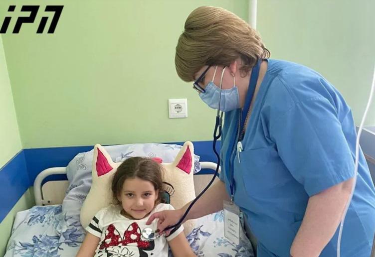 როგორია 7 წლის მარიუპოლელი გოგონას მდგომარეობა, რომელიც  გორის დედათა და ბავშვთა სამედიცინო ცენტრშა მოთავსებული?