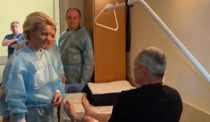 "მიუხედავად დაზიანებებისა, მათი სული გაუტეხელია" - ურსულა ფონ დერ ლაიენმა საავადმყოფოში უკრაინელი ჯარისკაცები მოინახულა