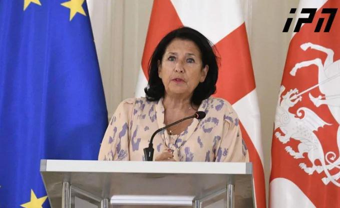 "ბრიუსელში დამხვდა ის, რასაც უნდა დავარქვა გაფუჭებული საქმე - გაფუჭებული საქმე იმას ჰქვია, როცა საქართველომ მოწინავე ქვეყნიდან გადაინაცვლა ბოლო ადგილას" - პრეზიდენტი