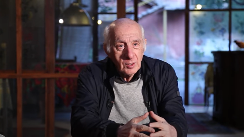 "მე ვარ გამოჩენილი სცენოგრაფის მემკვიდრე, უნდა გამოვსულიყავი ტელევიზორში, რომ ბიძაჩემის ჰონორარებს ვიღებ?! - ჩემი ქალიშვილი რატომ აგებს პასუხს იმაზე, მე რას ვიღებ?!" - გოგი ხოშტარია