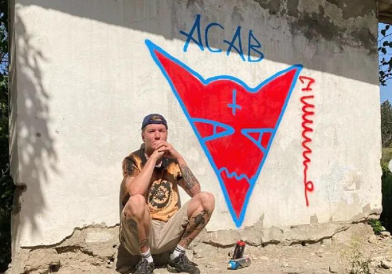 "თბილისში ღამით მთვრალი დავდიოდი, ვხატავდი კატას... 10 000 ლარით დამაჯარიმეს" - რას წერს მიხეილ ვრონსკი, კაცი, რომლის ნახატებმაც შეთქმულების თეორიები გააჩინა