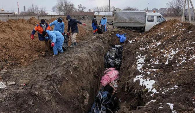 "მარიუპოლში ოკუპანტები ადამიანების ცხედრების ექსჰუმაციას ახორციელებენ და მასობრივ სასაფლაოებზე კრძალავენ" - რა ინფორმაციას ავრცელებს მერის მრჩეველი?