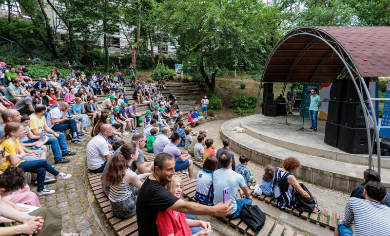 მამის დღის აღსანიშნავად მზიურში გასართობ-ინტელექტუალური თამაში "მამაენა“ გაიმართა