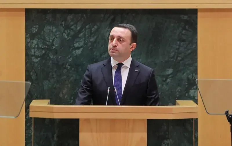 "ამდენი ურთიერთშეურაცხმყოფელი განცხადების მოსმენა არ არის სასიამოვნო" - პრემიერი პარლამენტის სხდომაზე "ემოციური გამოსვლებისთვის" ბოდიშს იხდის