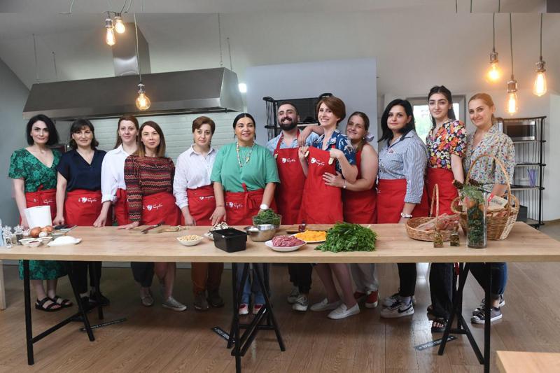 ახალი რეცეპტები, კულინარიული ხრიკები და საჩუქრები - რა მოხდა „ნიკორას“ მასტერკლასზე