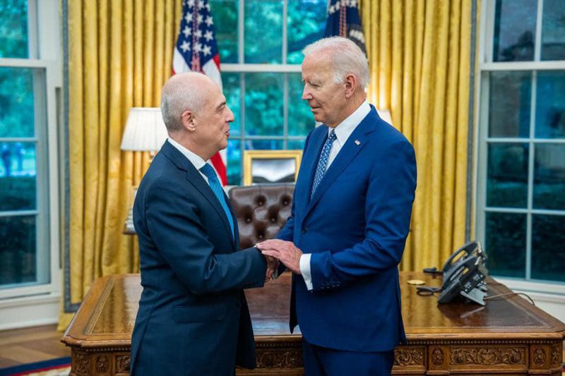 “ბაიდენს რწმუნებათა სიგელები გადავეცი” - დავით ზალკალიანი აშშ-ის პრეზიდენტს შეხვდა: რას წერს ელჩი “ფეისბუქზე”?