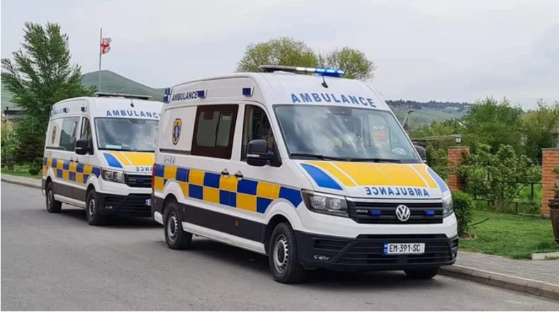 კახეთში ერთმანეთს მიკროავტობუსი და მსუბუქი მანქანა შეეჯახა - 12 ადამიანი დაშავდა, მათგან 9 უცხოელი ტურისტია