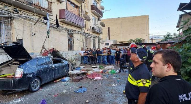 მარნეულში საცხოვრებელი კორპუსის მეხუთე სართულის აივანი ჩამოინგრა - შემთხვევას ერთი ადამიანი ემსხვერპლა