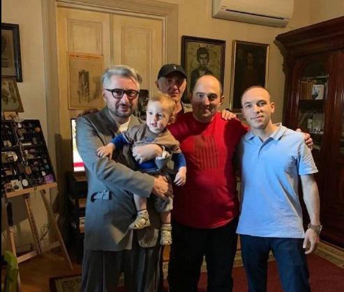 "რომ მკითხავენ "მთავარმა" ეს ასე რატომ გააკეთაო, ვუხსნი, ამ ქვეყანაში დამოუკიდებელი ტელევიზიის მუშაობა კოსმოსურ ძალებთან არის დაკავშირებული" - როგორ ულოცავს რურუა ნიკა გვარამიას დაბადების დღეს