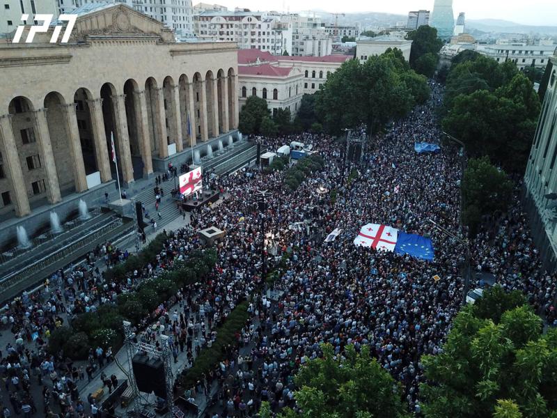 პარლამენტთან აქცია "შინ ევროპისკენ“ მიმდინარეობს - რა ვითარებაა რუსთაველის გამზირზე