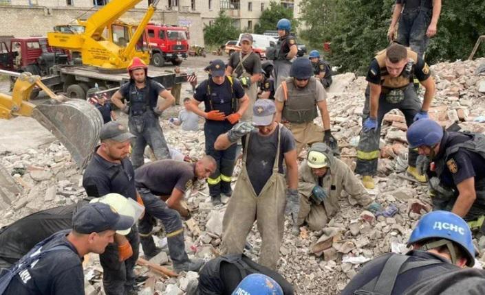 დონეცკში საცხოვრებელ კორპუსზე სარაკეტო იერიშის შედეგად გარდაცვლილთა რიცხვი 19-მდე გაიზარდა