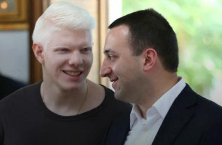 "განსაკუთრებულად ვამაყობ ბერასთან ჩემი პირადი მეგობრობით" - რას წერს ირაკლი ღარიბაშვილი?