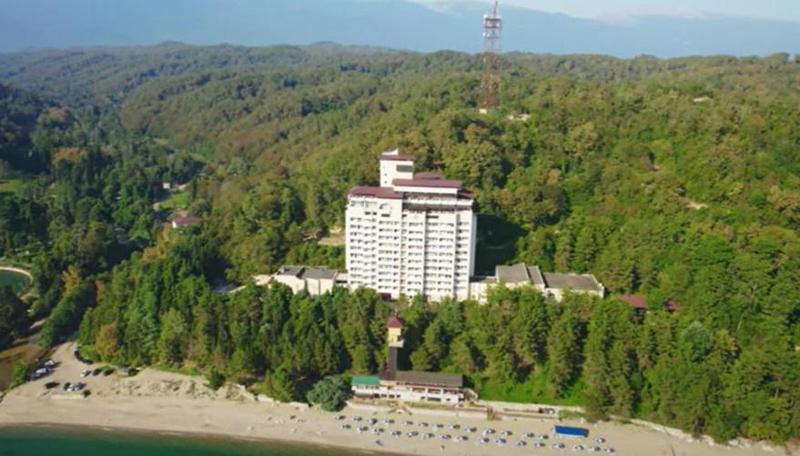 "აფხაზეთს ფულიანი რუსები შემოესივნენ... ამჯერად ბიჭვინთა-მუსერას აგარაკების კომპლექსი სურთ" - ანქვაბის ე.წ. მთავრობა რუსეთისთვის უძრავი ქონების გადაცემაზე მუშაობს: რას ამბობენ ადგილობრივები?