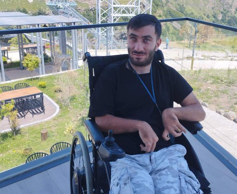 "120-მილიონიანი შუშის ხიდი, რომელიც ისეთი ფაქიზი და მსხვრევადი ყოფილა თურმე, რომ შეიძლება მე და ჩემ ეტლს ვერ გაგვიძლოს... ხიდზე არ შემიშვეს" - ოთო დარბაისელი