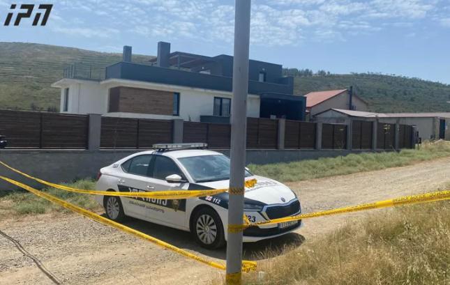 სოსო გოგაშვილის საცხოვრებელ სახლში საგამოძიებო მოქმედებები დასრულდა - გოგაშვილი სახლიდან უკვე გაიყვანეს