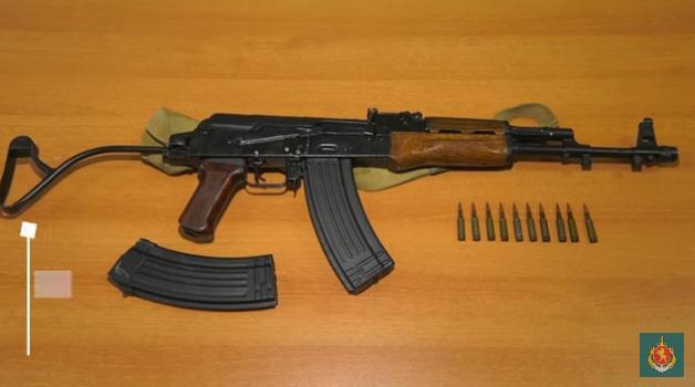 პოლიციამ უკანონო ცეცხლსასროლი იარაღი და საბრძოლო მასალა ამოიღო - დაკავებულია 5 პირი