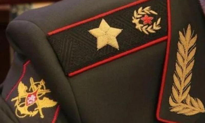 მოსკოვის ცენტრში, სახლის სადარბაზოში, გენერალი გარდაცვლილი იპოვეს