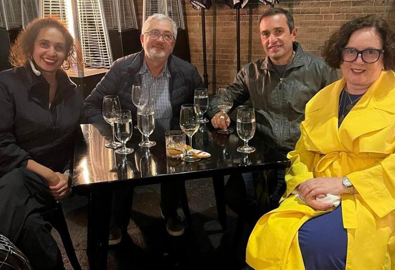 "დიდი ვერაფერი ფოტოა, რა თქმა უნდა, ბევრად უფრო ლამაზები ვართ" - ირაკლი ალასანიას, მეუღლესთან და მეგობრებთან ერთად გადაღებული ფოტო და მისი კომენტარები