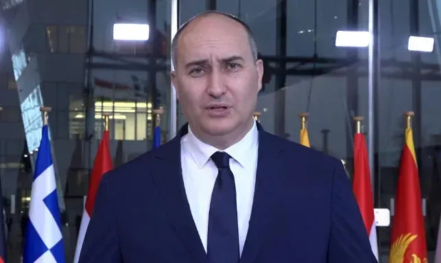 "როდესაც საჯარო მოხელე ეწირება სხვისი სიცოცხლის გადარჩენას, ამას საზოგადოებამ თავისუფლად შეიძლება მიანიჭოს გმირობის კვალიფიკაცია" -  თავდაცვის მინისტრი