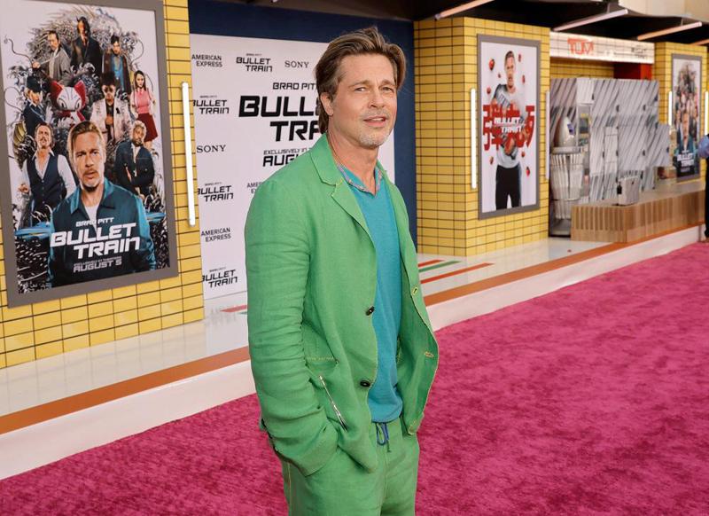 ბრედ პიტის "მხიარული მოდის" ეპოქა - ჰოლივუდის ვარსკვლავმა სტანდარტულ კლასიკურ სამოსზე უარი თქვა