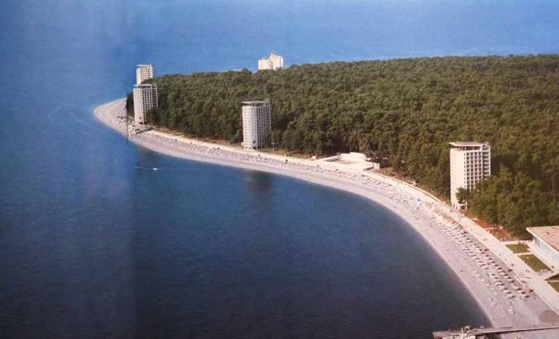 "ფხიზლად უნდა ვიყოთ..." - დიპლომატიური ნაბიჯი თუ ბიჭვინთის აგარაკების შენარჩუნების რეალური სურვილი: რატომ არ სჯერათ აფხაზებს "საკონსტიტუციო სასამართლოს" გადაწყვეტილების?