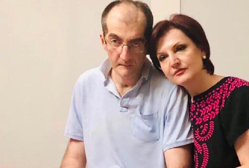 "საღამოობით ეტლის გარეშე ჯდომაში ვვარჯიშობთ... ისევ ბრძოლებში, ისევ იმედიანად" - როგორ ულოცავს დაბადების დღეს ცოლი ცოტნე გამსახურდიას