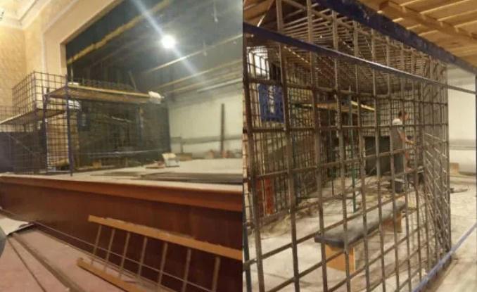 ოკუპანტები მარიუპოლში, ფილარმონიის სცენაზე ციხის გისოსებს აწყობენ, რათა სამხედრო ტყვეების საჩვენებელი სასამართლო პროცესი მოაწყონ