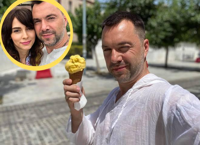 "ყველასთან ასე იყო - დავინახე და მივხვდი, ის ჩემი მომავალი ცოლი იქნებოდა“ - არესტოვიჩი სამ ცოლზე, შვილებზე და შემოსავალზე, რომელიც ომის შემდეგ გაეზარდა