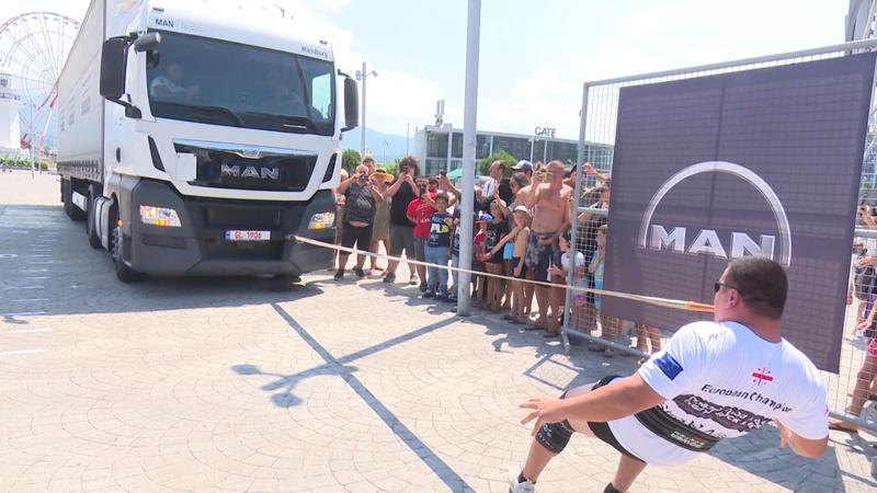 MAN-ის 16-ტონიანი სატვირთოს გაწევით ქართველმა ათლეტმა გინესის რეკორდი დაამყარა