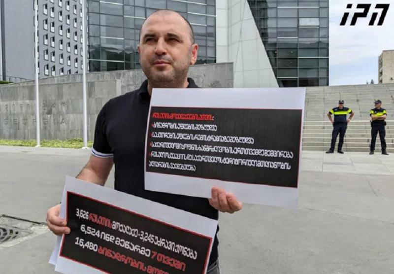 "რუსეთის 16 480 მოქალაქეს საქართველოში ბინადრობის მოწმობა უკვე აქვს" - ლევან ხაბეიშვილი მიიჩნევს, რომ რუსეთის მოქალაქეების საქართველოში ყოფნის ვადა 1 თვემდე უნდა შემცირდეს